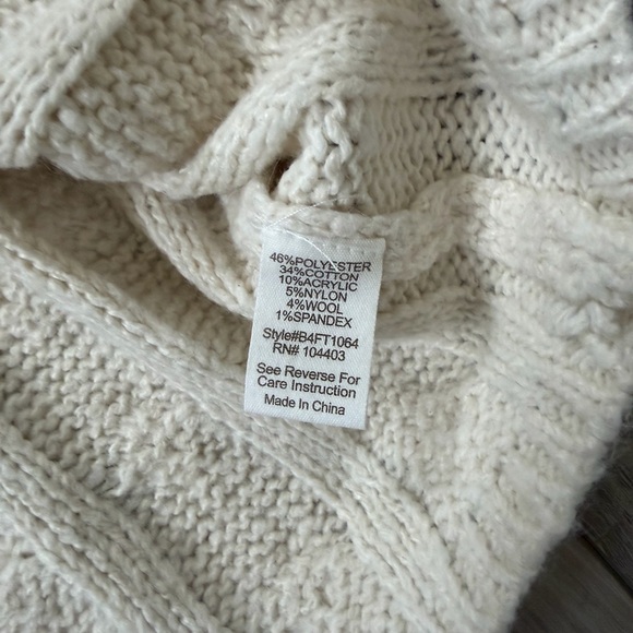 NWT Buckle Blu Pepper Brown and Cream Patchwork Sweater size small - Picture 7 of 10